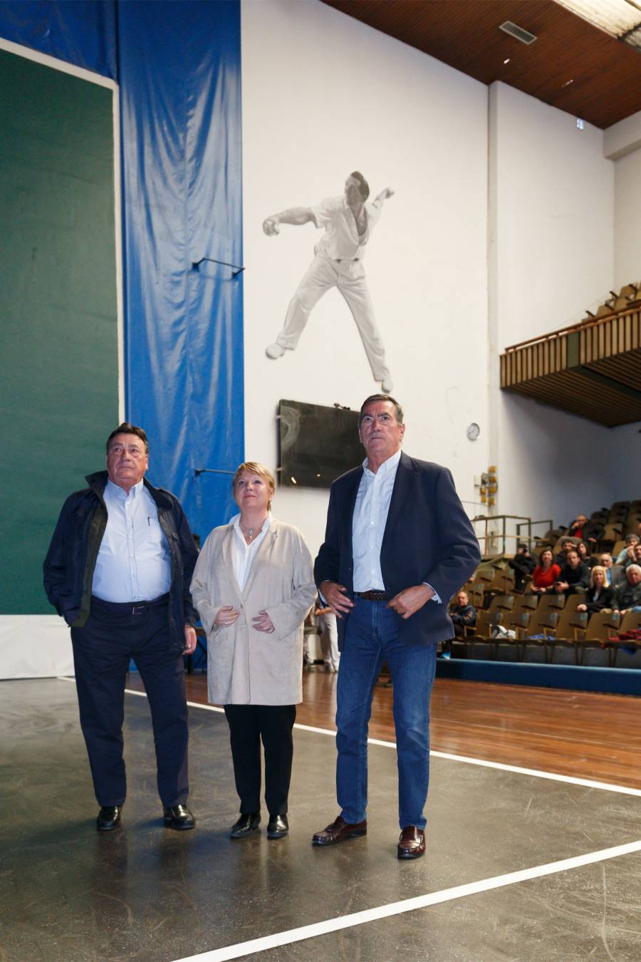 Juan Martínez de Irujo realizó el saque de honor. 