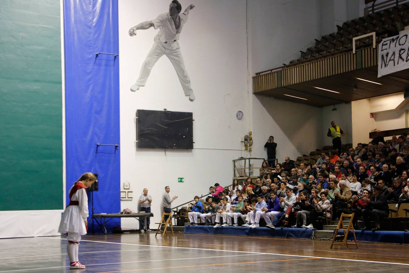 Juan Martínez de Irujo realizó el saque de honor. 