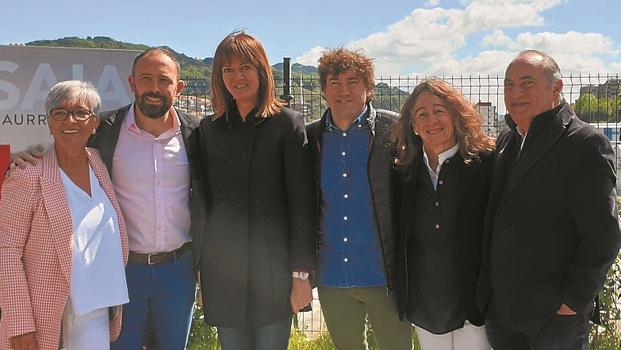 Gómez, Itxaso, Mendia, Andueza, Garmendia y Arriola, ayer en Pasaia.