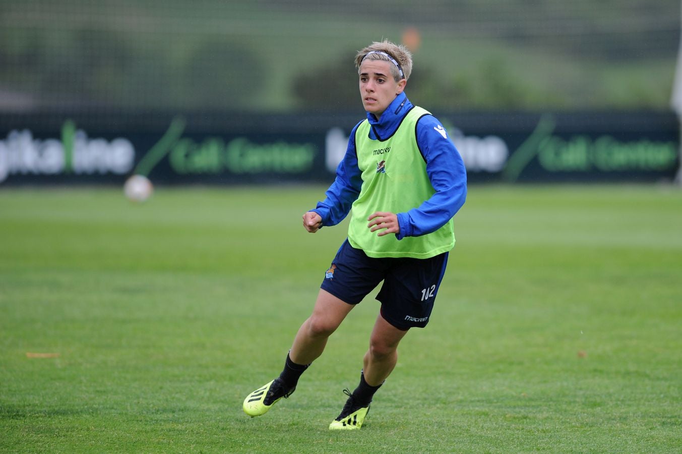 800 alumnos de distintos centros educativos de Gipuzkoa han animado a las jugadoras de la Real Sociedad