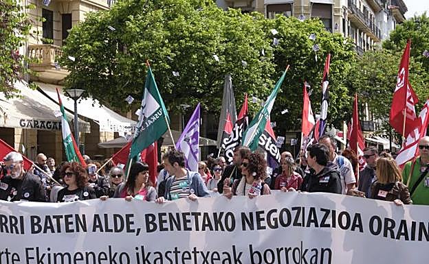 Manifestación convocada por los sindicatos de la red concertada este jueves en Donostia