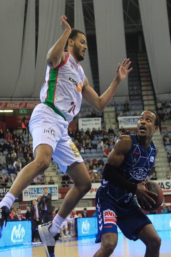 El GBC-Delteco ha perdido 77-87 ante el Baskonia en casa.