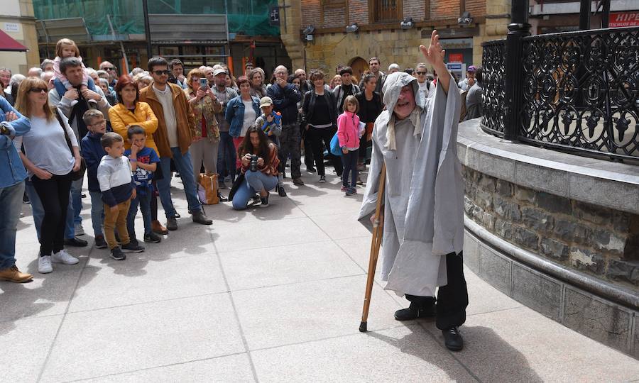 Literaturaren udaberriko plaza bilakatu du, beste behin, Literaturiak gipuzkoar kostaldeko udalerria. 'Maskara' du aurten ardatz jaialdiak, eta kontzeptu horri lotutako 'Zu naiz, ni zara', da leloa; Anjel Lertxundi omendu dute 'Otto Pette' eleberriaren 25. urteurrena ospatzeko. 