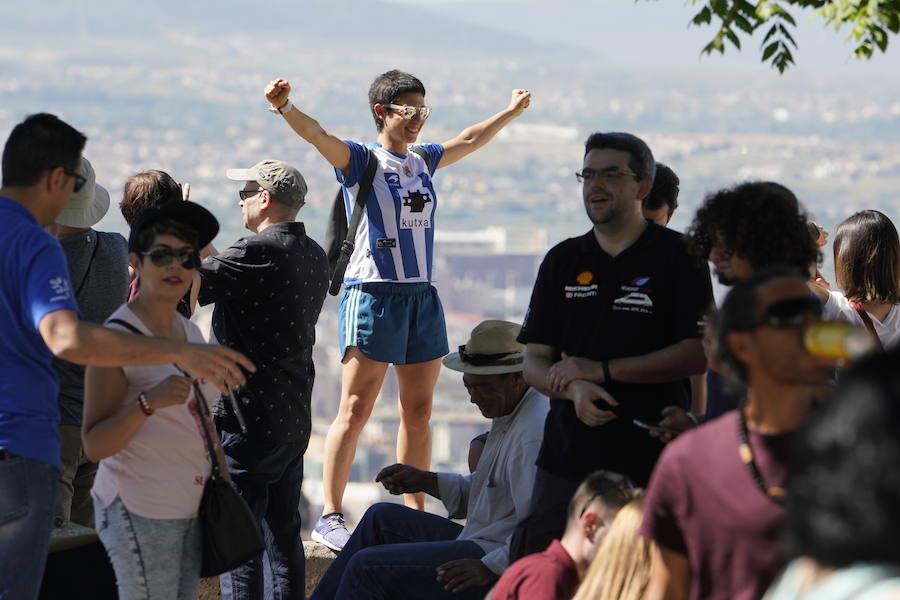 Miles de aficionados de la Real Sociedad se han desplazado a Granada para animar a las jugadoras en la final de la Copa de la Reina