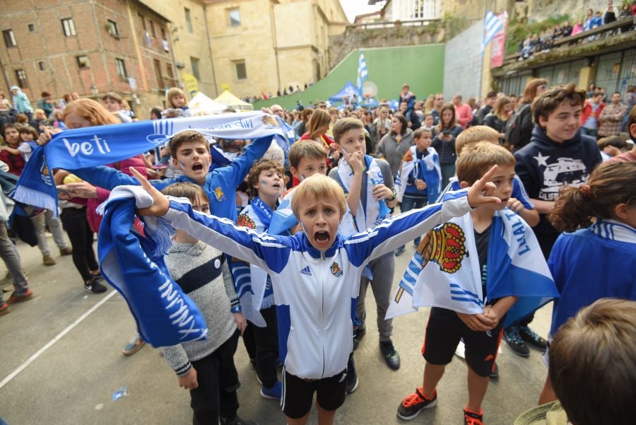 Niños y mayores se han acercado hasta la Trini para vivir la final de la Copa de la Reina 