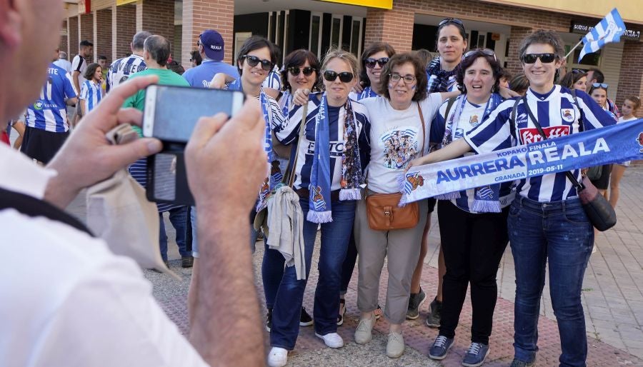 Gran ambiente en las inmediaciones del estadio Nuevo Los Cármenes antes del partido entra la Real y el Atlético Madrid