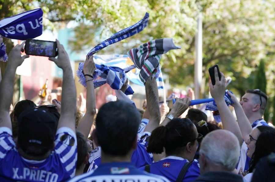 Gran ambiente en las inmediaciones del estadio Nuevo Los Cármenes antes del partido entra la Real y el Atlético Madrid