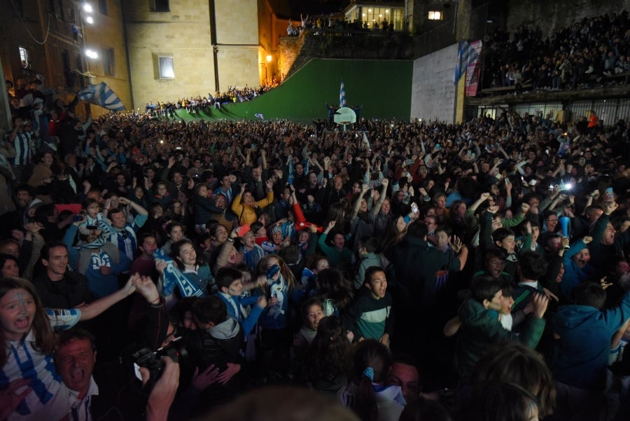 Niños y mayores se han acercado hasta la Trini para vivir la final de la Copa de la Reina 