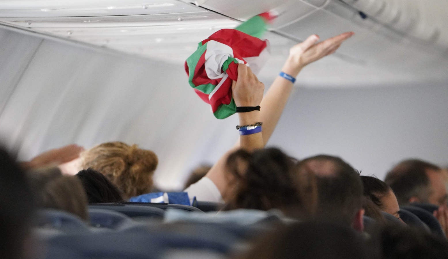 La expedición txuri urdin ha partido esta mañana de Granada dispuesta a celebrar un intenso día de homenajes