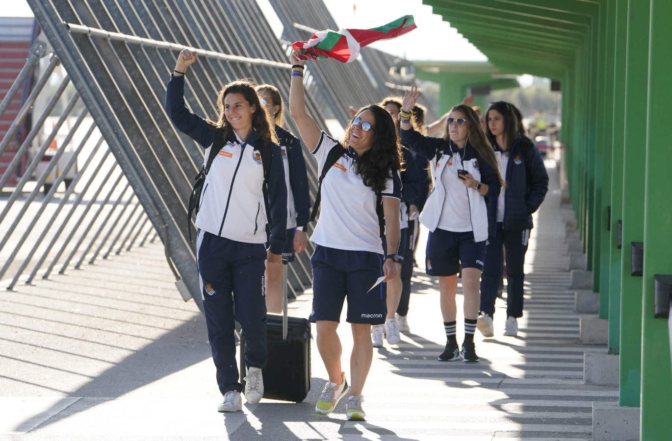 La expedición txuri urdin ha partido esta mañana de Granada dispuesta a celebrar un intenso día de homenajes