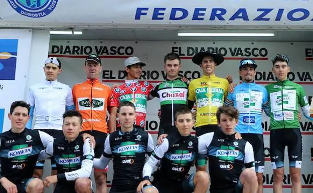 El podio con todos los ganadores de las diferentes clasificaciones de la Vuelta. 