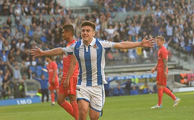 Ander Barrenetxea celebra el tercer gol de la Real ayer en Anoeta. 