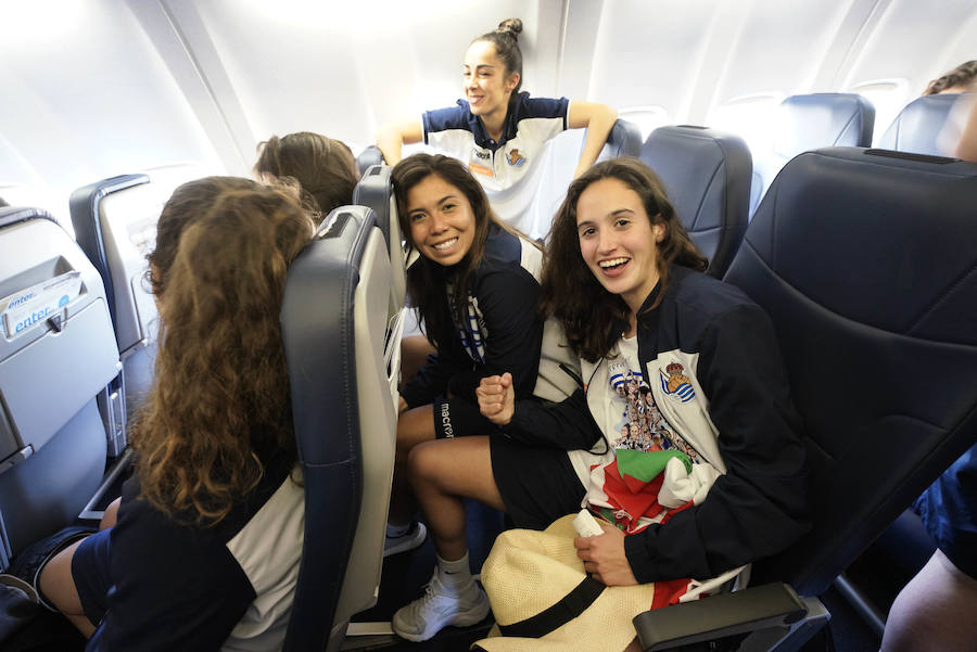 La expedición de la Real Sociedad din disfrutó de la noche nazarí tras lograr la Copa en Los Cármenes