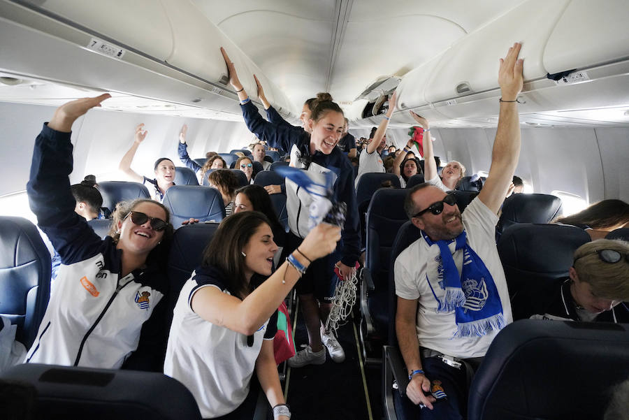 La expedición de la Real Sociedad din disfrutó de la noche nazarí tras lograr la Copa en Los Cármenes