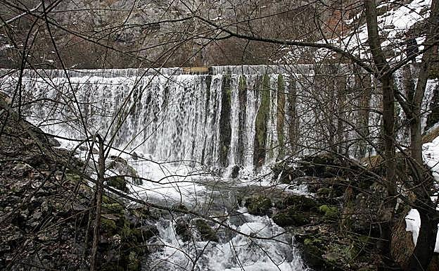 Pared cubierta por el agua.