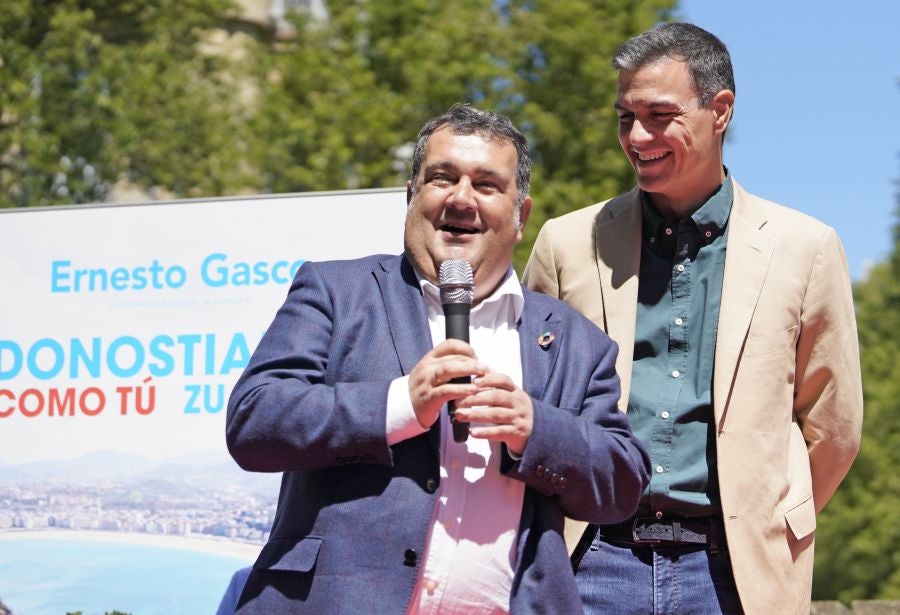 Sánchez ha participado en un acto electoral en San Sebastián junto con los candidatos a diputado general de Gipuzkoa, Denis Itxaso, y a la Alcaldía de la capital guipuzcoana, Ernesto Gasco,