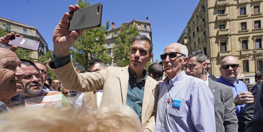 Sánchez ha participado en un acto electoral en San Sebastián junto con los candidatos a diputado general de Gipuzkoa, Denis Itxaso, y a la Alcaldía de la capital guipuzcoana, Ernesto Gasco,