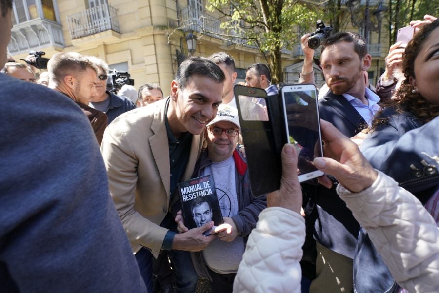 Sánchez ha participado en un acto electoral en San Sebastián junto con los candidatos a diputado general de Gipuzkoa, Denis Itxaso, y a la Alcaldía de la capital guipuzcoana, Ernesto Gasco,