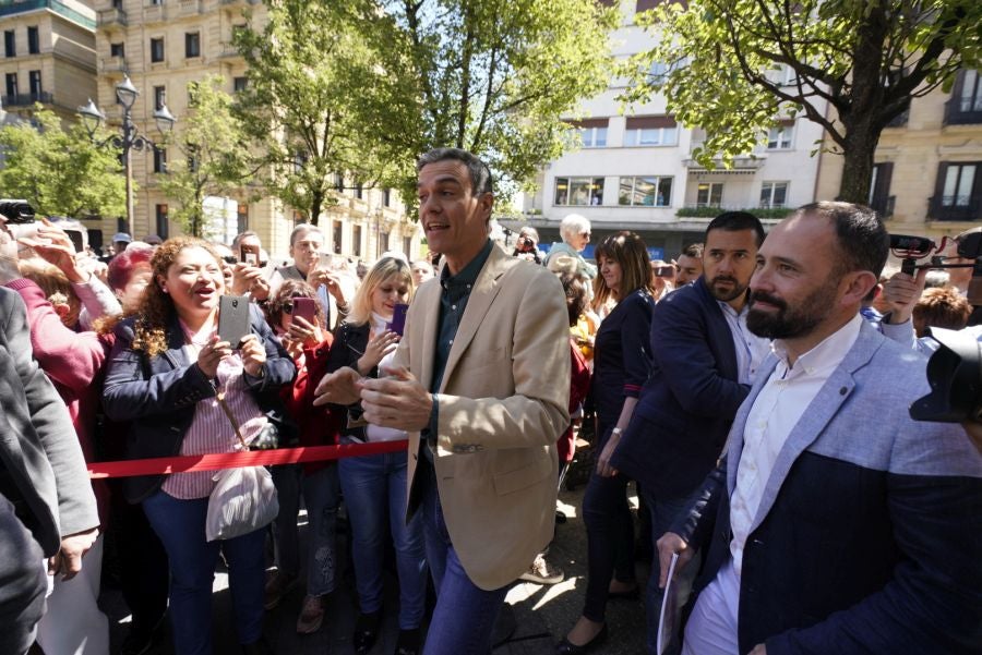 Sánchez ha participado en un acto electoral en San Sebastián junto con los candidatos a diputado general de Gipuzkoa, Denis Itxaso, y a la Alcaldía de la capital guipuzcoana, Ernesto Gasco,