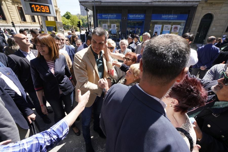 Sánchez ha participado en un acto electoral en San Sebastián junto con los candidatos a diputado general de Gipuzkoa, Denis Itxaso, y a la Alcaldía de la capital guipuzcoana, Ernesto Gasco,