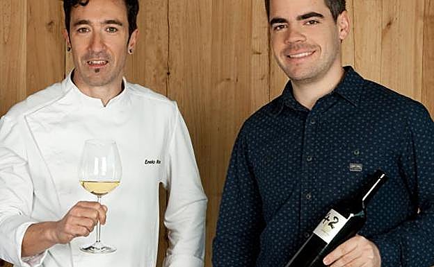 El cocinero Eneko Atxa y el gerente de la bodega Gorka Izagirre, Bertol Izagirre. 