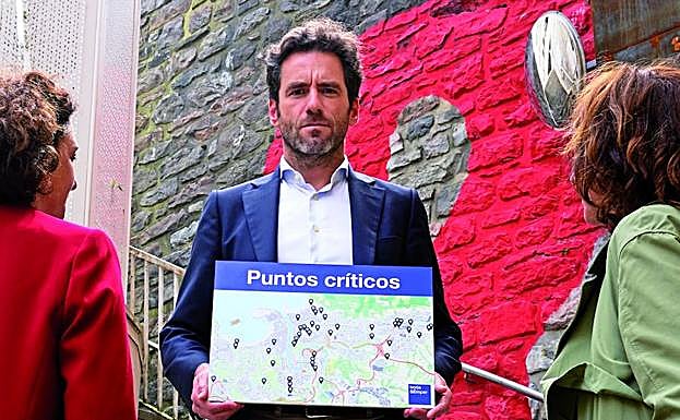 Sémper, este jueves en las escaleras que conducen a la cuesta de Aldapeta desde San Bartolomé.