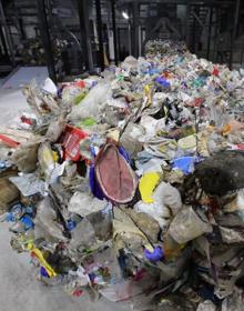 Imagen secundaria 2 - La TMB recupera el 8% de los materiales reciclables que llegan mezclados en la basura