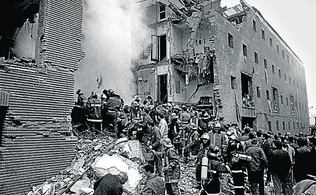 El atentado de la casa cuartel de Zaragoza provocó once muertos, entre ellos cuatro niñas.