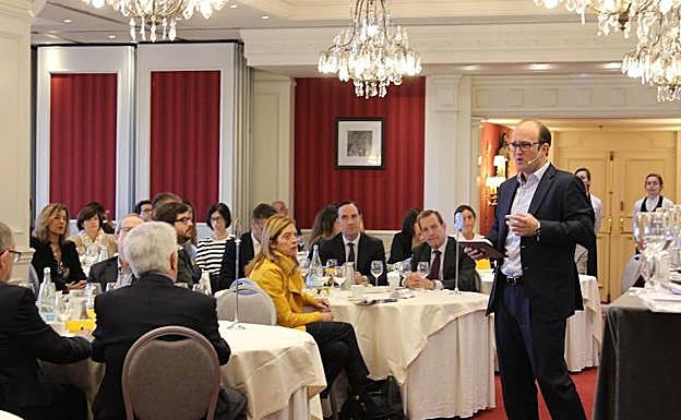 El CEO de Angulas Aguinaga en el encuentro de Deusto Alumni.
