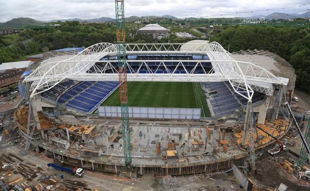 Trabajos de construcción de la tribuna norte del estadio de Anoeta, hace un mes. 