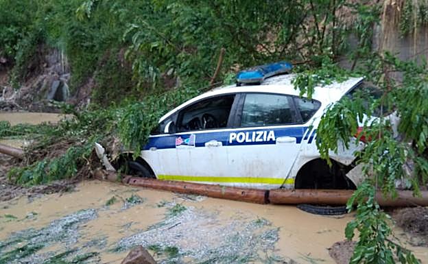 Estado en el que quedó el vehículo en el que viajaban ambos agentes.