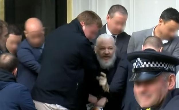La Fiscalía sueca solicita formalmente la detención de Assange