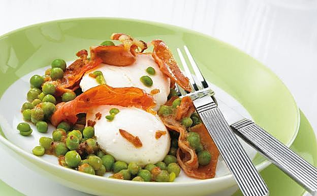 Guisantes con huevos escalfados de Martín Berasategui. 