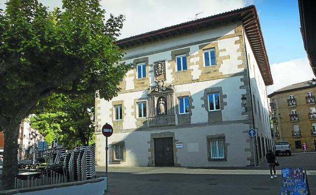 Edificio del Euskaltegi municipal, en la plaza Urdanibia. 