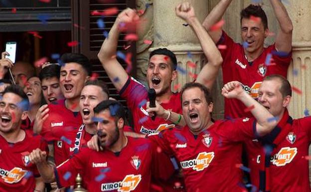 Jagoba Arrasate y Bittor Alkiza, durante la celebración de ayer en Pamplona. 