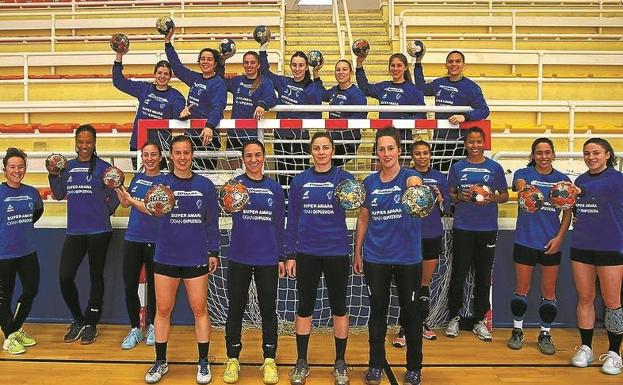 Las jugadoras del Bera Bera, listas para el último partido. 