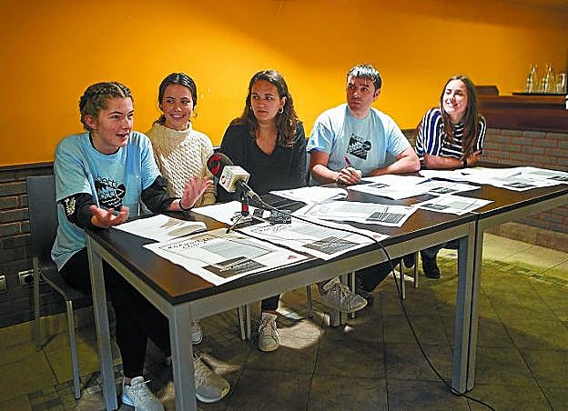 Maddi Urtxegi, Garoa Igiñiz, Eider Gil, Joseja Zabalo y Olatz Baladrón, de Betti Gotti. 