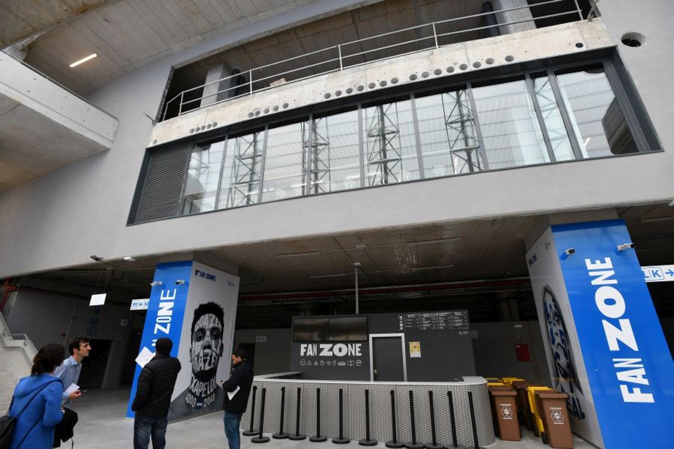 La futura grada familiar va cogiendo forma y los operarios comienzan la construcción del anillo superior de la grada Norte 