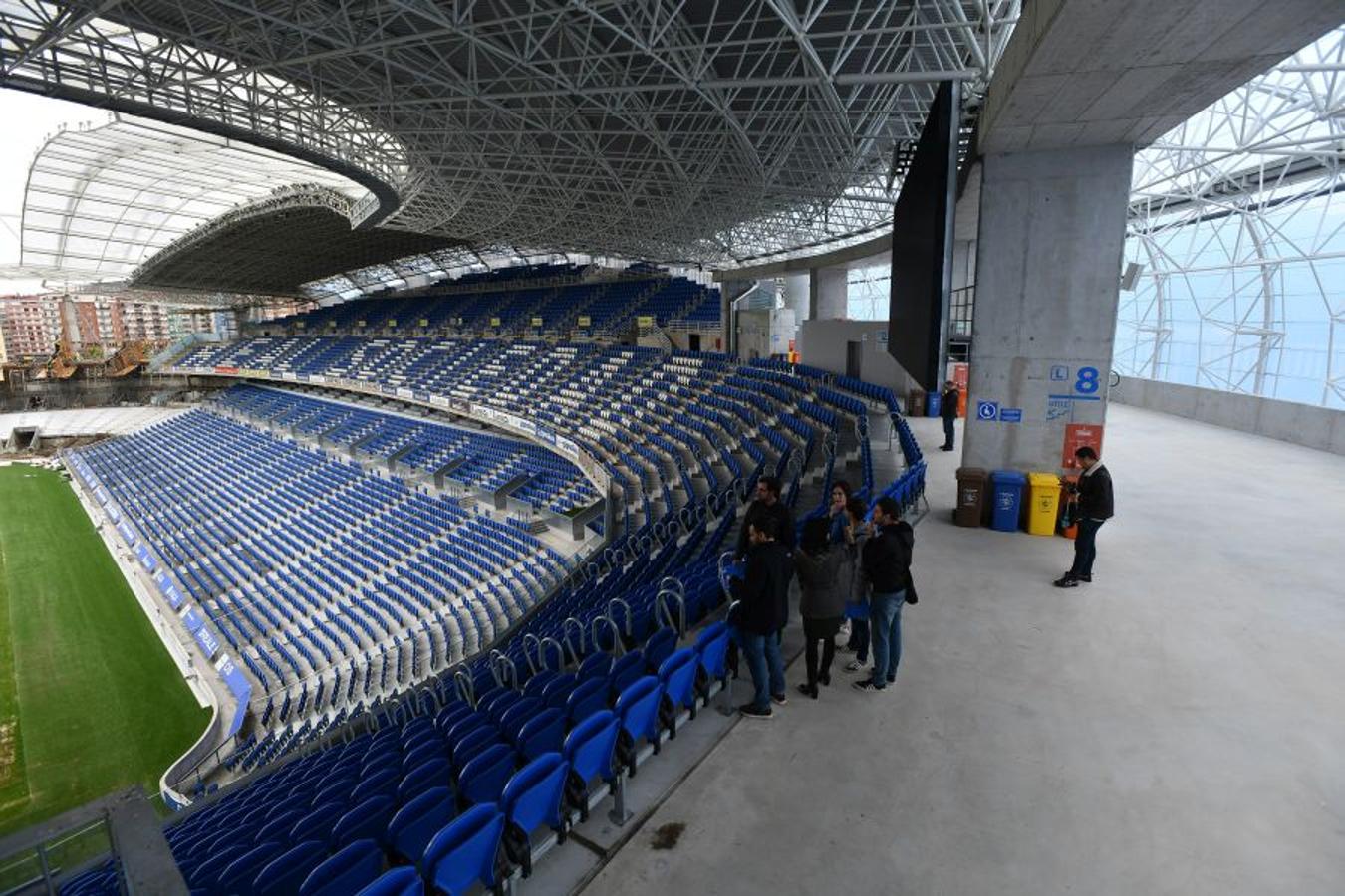 La futura grada familiar va cogiendo forma y los operarios comienzan la construcción del anillo superior de la grada Norte 