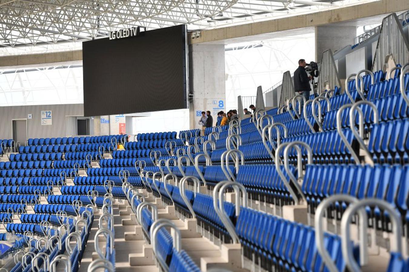 La futura grada familiar va cogiendo forma y los operarios comienzan la construcción del anillo superior de la grada Norte 