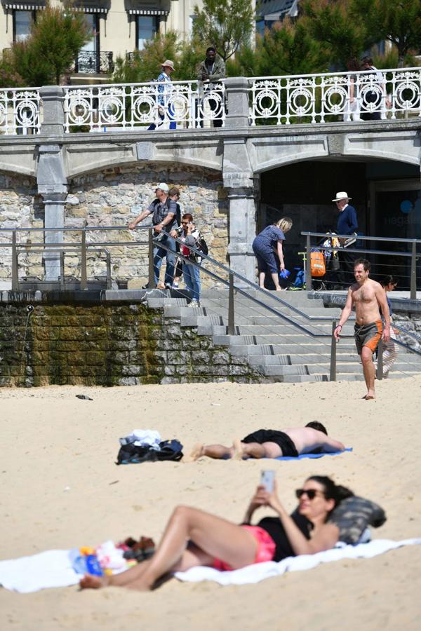 El sol luce en San Sebastián tras varias jornadas de lluvia