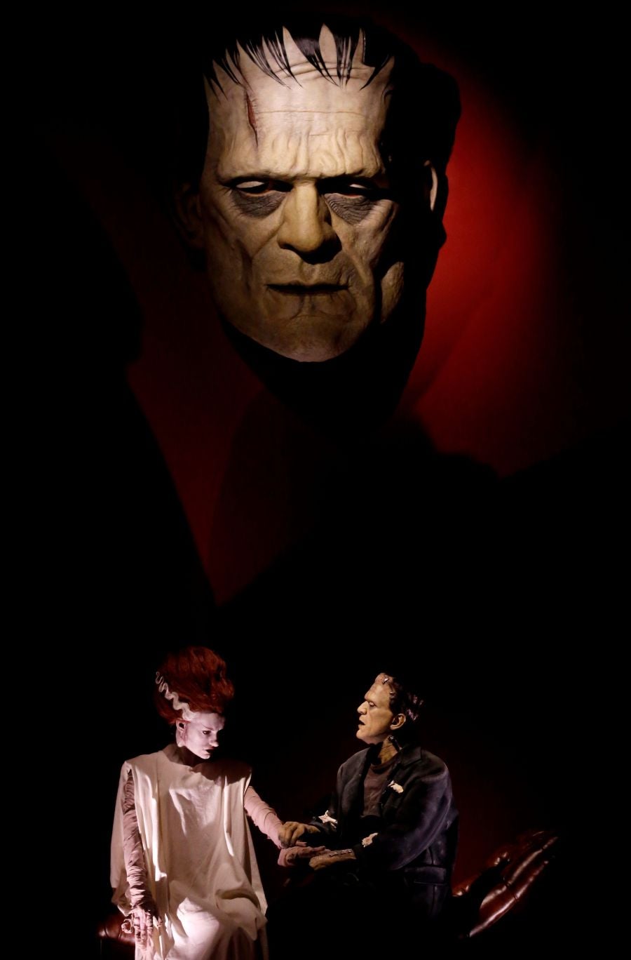 La exposición 'Guillermo del Toro. En casa con mis monstruos' reúne una colección de artículos personales que el directos ha usado en sus películas. México