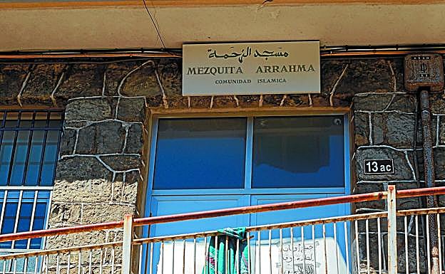 La comunidad islámica Arrahma ocupa un local de la calle Jardines. 