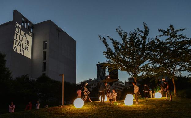La ola que inunda de actividades la ciudad