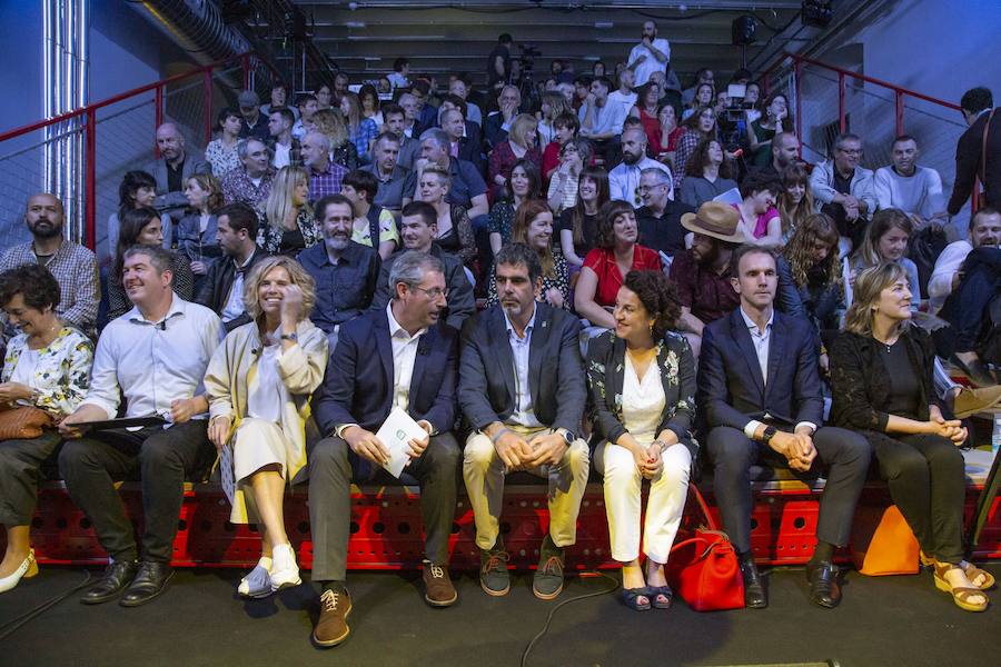 Las nuevas instalaciones de 2deo, en la primera planta de Tabakalera, han abierto sus puertas como una «nueva herramienta para impulsar la creación de productos de masa de éxito y en euskera», ha explicado Markel Olano, diputado general de Gipuzkoa, en el acto de inauguración de este laboratorio de audiovisuales.