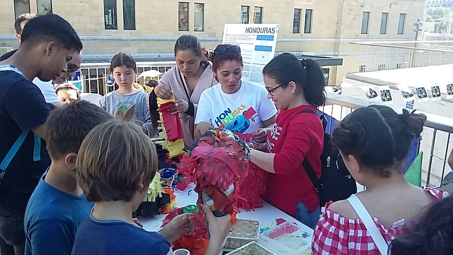 Este viernes ha comenzado una nueva edición del festial Olatu Talka que llena las calles de San Sebastián de actividades y eventos para todos los públicos