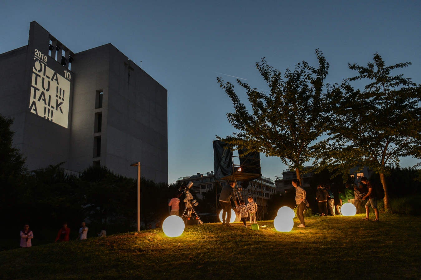 Este viernes ha comenzado una nueva edición del festial Olatu Talka que llena las calles de San Sebastián de actividades y eventos para todos los públicos
