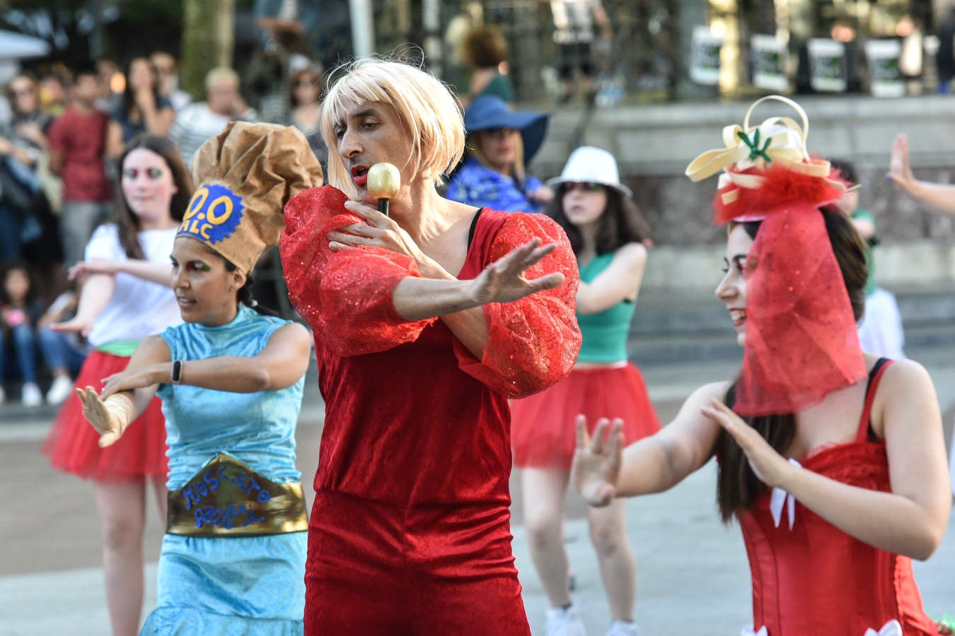 Este viernes ha comenzado una nueva edición del festial Olatu Talka que llena las calles de San Sebastián de actividades y eventos para todos los públicos