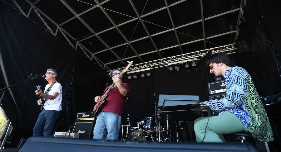 El festival ciudadano Olatu Talka ha comenzado a celebrar su décima edición con un abigarrado programa de actividades culturales y lúdicas orientadas primordialmente a la concienciación sobre valores ecológicos y el respeto al medio ambiente. Un programa que incluye más de 200 actos hasta el domingo y en el que asociaciones y entidades de todo tipo muestran en la calle su quehacer cultural. Este año se ha acentuado la descentralización de las actividades y aumentan las que se desarrollarán en los barrios.