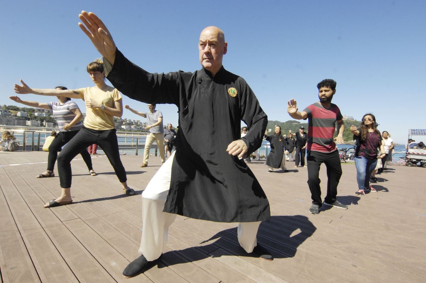 El festival ciudadano Olatu Talka ha comenzado a celebrar su décima edición con un abigarrado programa de actividades culturales y lúdicas orientadas primordialmente a la concienciación sobre valores ecológicos y el respeto al medio ambiente. Un programa que incluye más de 200 actos hasta el domingo y en el que asociaciones y entidades de todo tipo muestran en la calle su quehacer cultural. Este año se ha acentuado la descentralización de las actividades y aumentan las que se desarrollarán en los barrios.